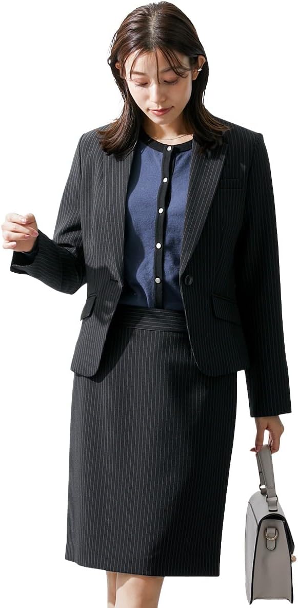 キートン Kiton スカートスーツ 黒 レディーススーツ 44.46 キートン Kiton スカートスーツ 黒 レディーススーツ 44.46 入学